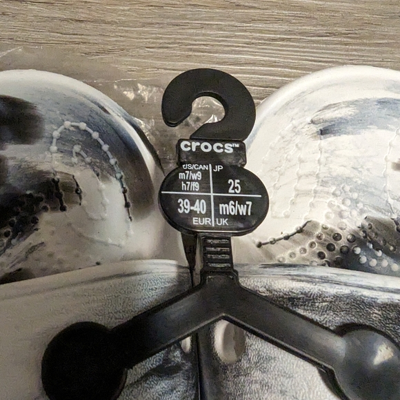 New Crocs, w's 9 - bought as a gift for my mother who no longer likes Crocs - Picture 2 of 5
